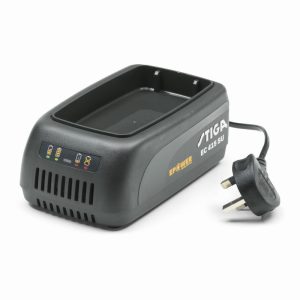 C 415 STANDARD CHARGER (UK PLUG)